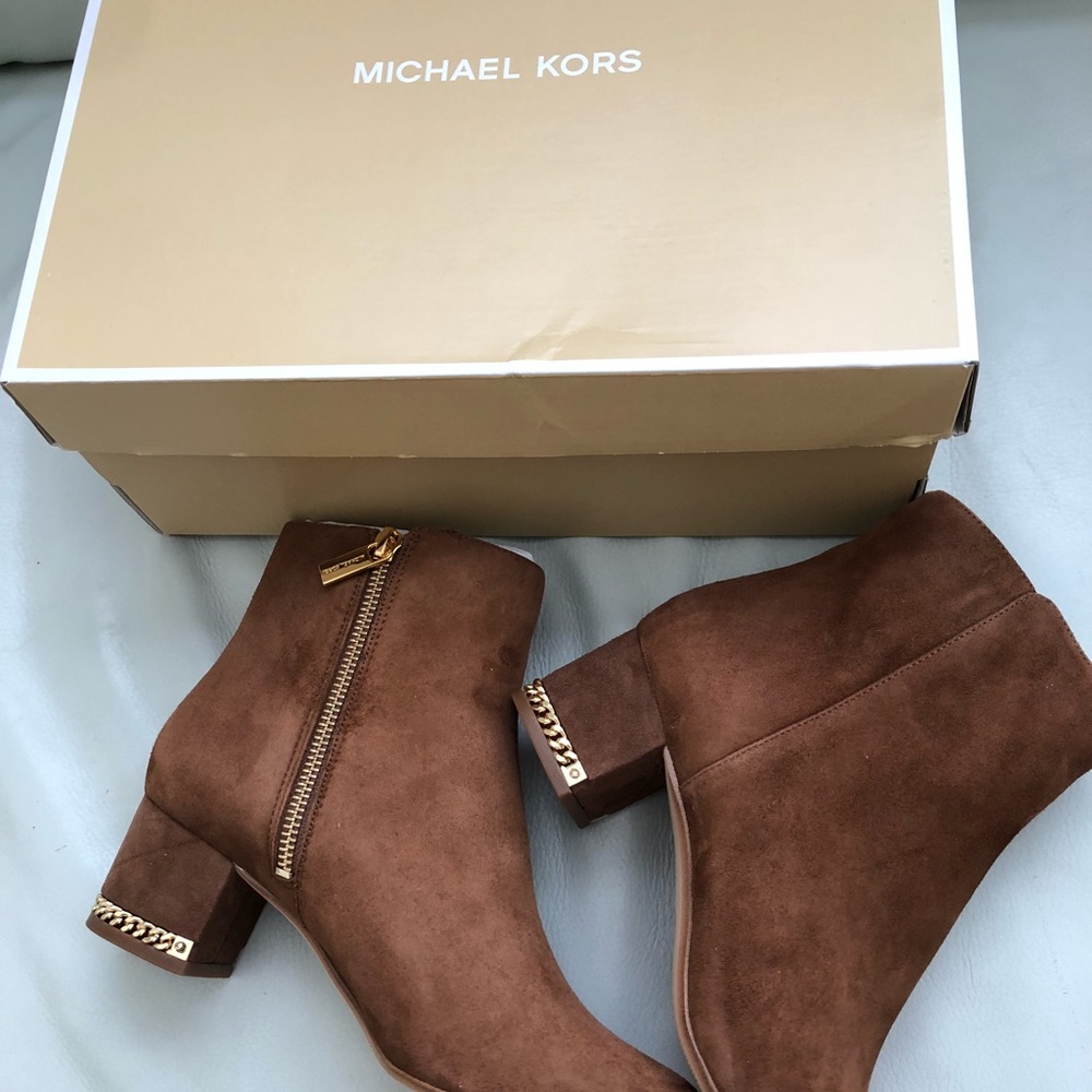 NWT Michael Kors Suede Bootie Size 6.5